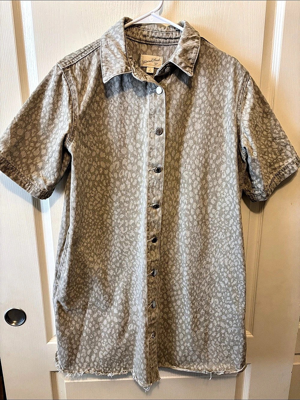 Universal Thread Men's Cotton Animal Print Shirt Size Medium